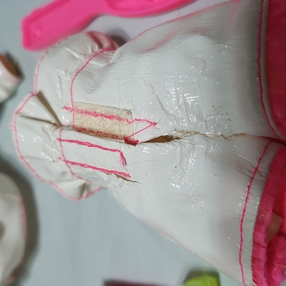 Vintage Rollerblade Flicker 'n Flash Barbie - Picture 13 of 16